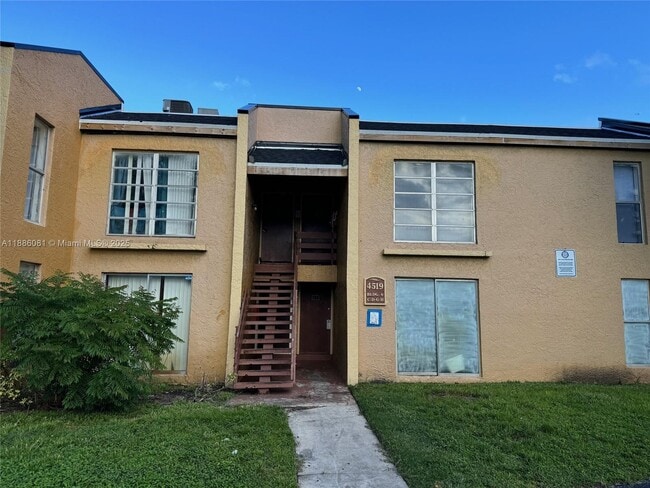 Building Photo - 4519 Treehouse Ln Unit G