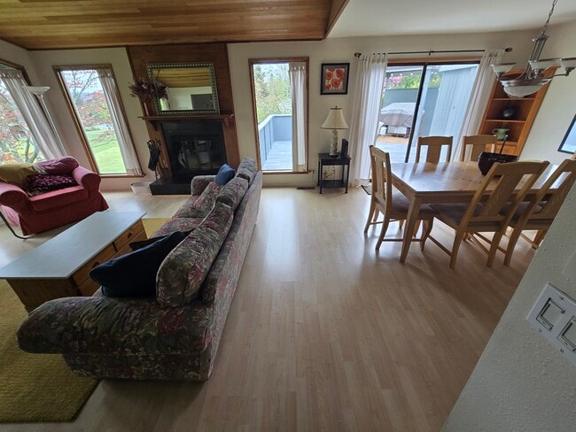 Photo - 721 Cherry Ave NE