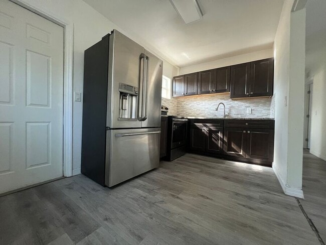 Photo - 626 W Crawford St