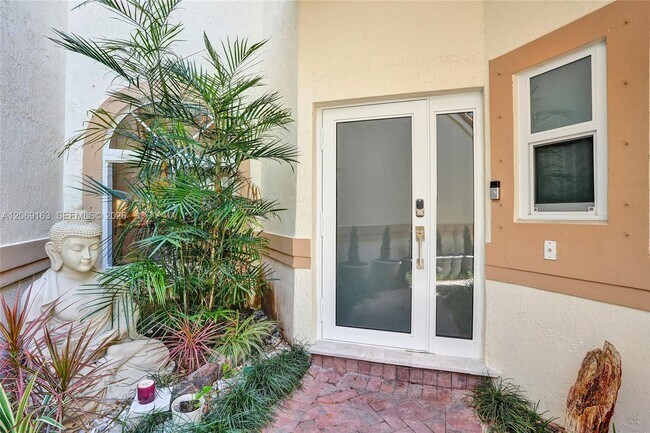Photo - 644 W Palm Aire Dr