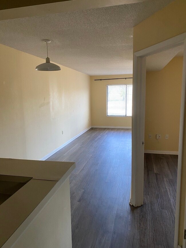 Photo - 1600 Park Cir