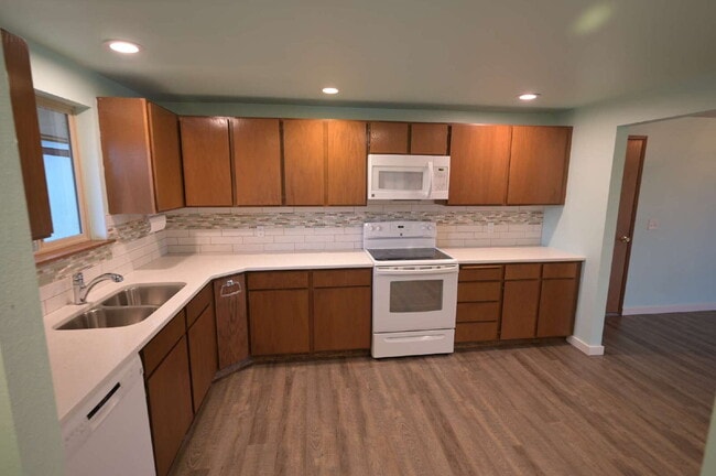 Photo - 1 bed 1 bath condo in 55+ community: ALL Utilities included! Unidad 19C