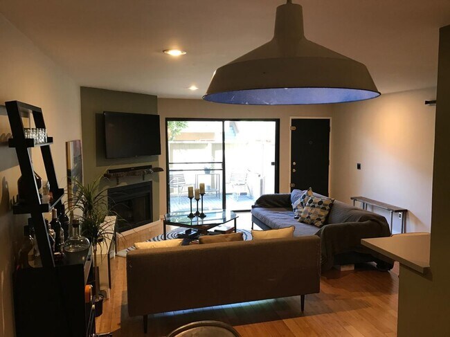 Photo - 6665 Franklin Ave Unidad 7