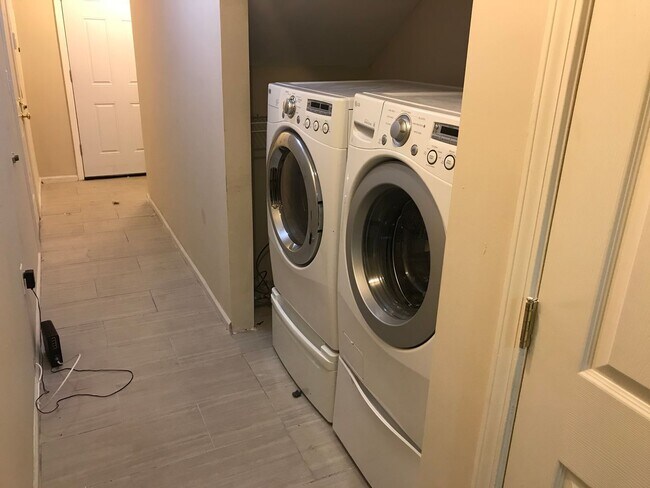 Photo - 615 N 44th St Unit 615 N 44th St  1F - 615 N 44th St  1F