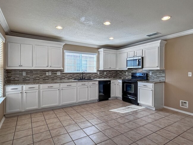 Photo - Spacious 4-Bedroom Home Near 1604 & Hwy 90