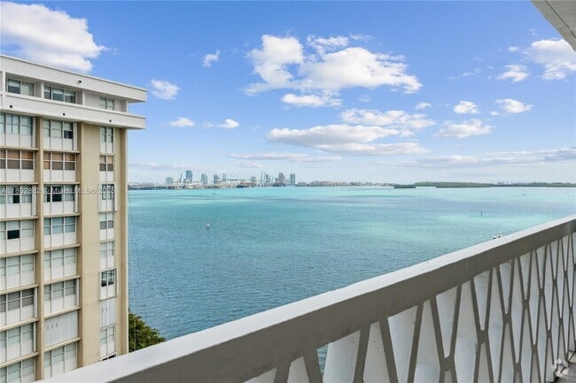 Building Photo - 1430 Brickell Bay Dr Unit PH1 Rental