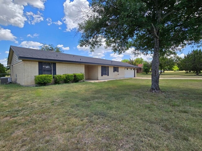 Photo - 230 Mighty Oak Ln