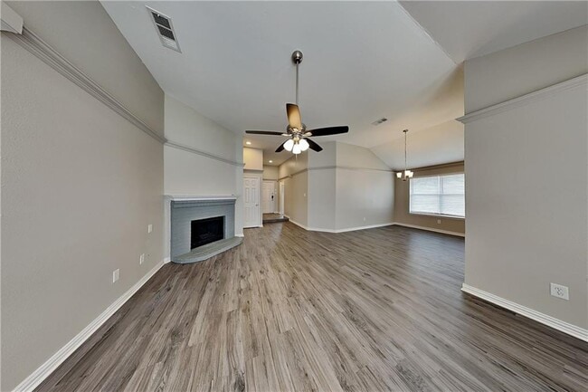 Photo - 355 Ridgemont Dr