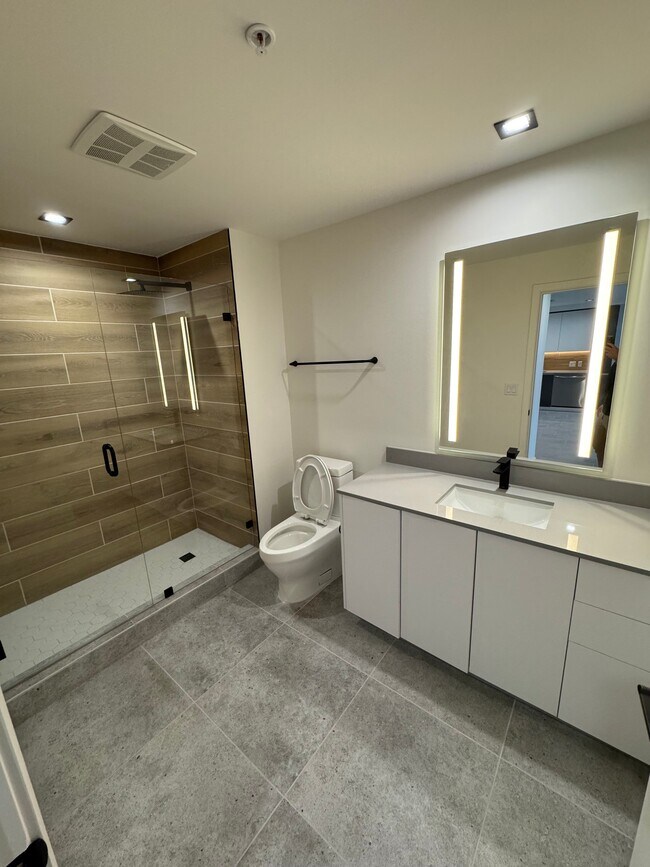 Guest / 2nd Bathroom - 81 NW 30th St Apartments Unit B2