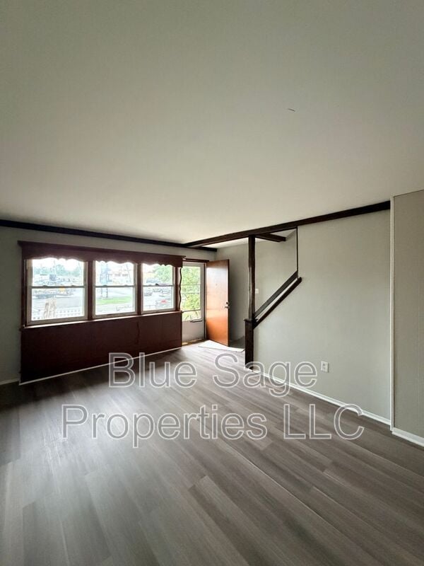 Photo - 3403 Township Line Rd