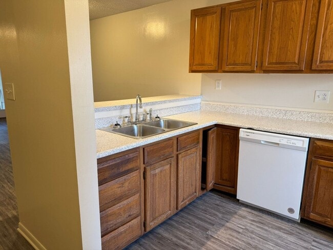 Photo - 10417 Victoria Dr