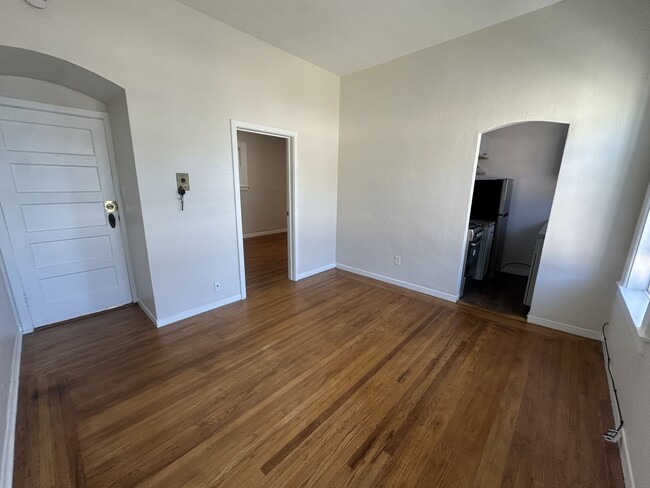 Building Photo - 2318 Santa Clara Ave Unit 2318 Santa Clara Ave #E - LU