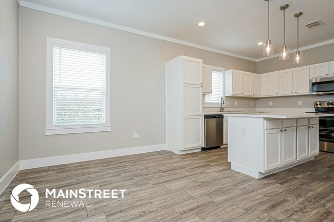 Photo - 2124 Belzise Terrace