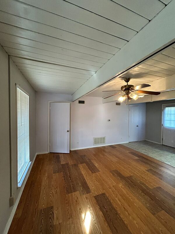 801 Navarro St W Condo Unit B Condo for Rent in Llano, TX