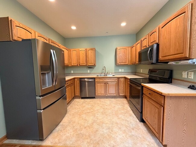 Building Photo - Floral Ave Condos Unit = 1928 Floral Ave