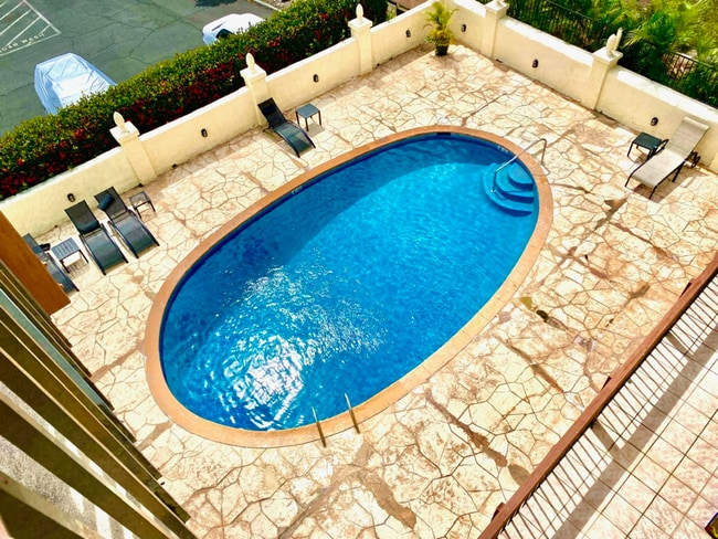 Photo - 75-5863-5863 Kuakini Hwy