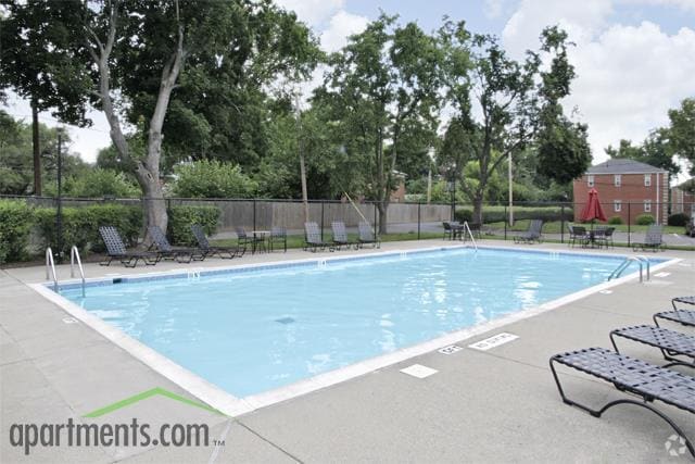 Piscina - Sycamore Square Apartments