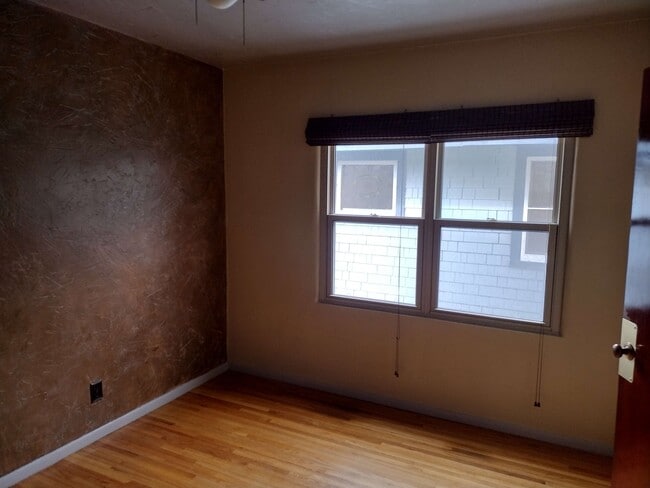 Building Photo - 1110 1st Ave N Unit 6
