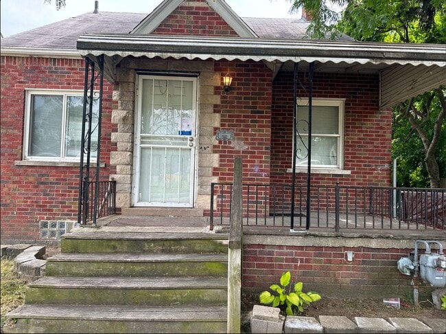 Building Photo - 15872 Fairmount Dr