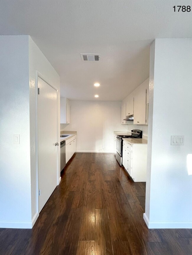 Photo - 1788 Long Barn Way