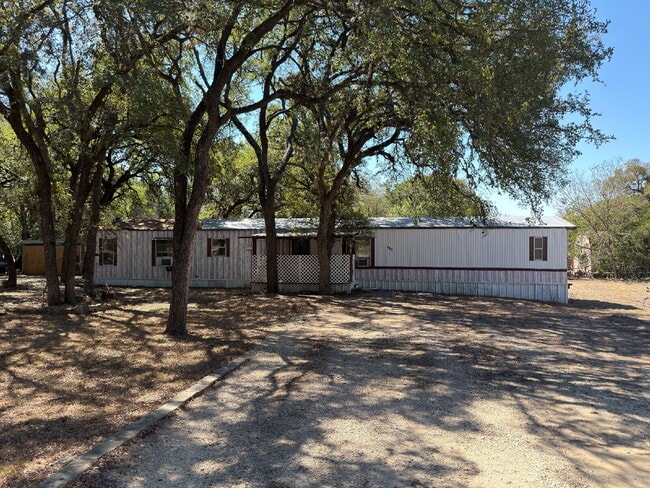 Building Photo - 3 bed 2 bath. New vinyl floors throughout. Unit A