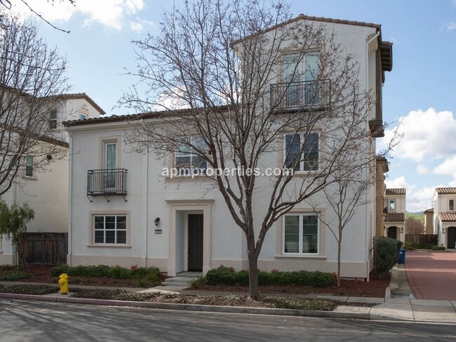 Building Photo - Desirable 4 Bedrooms + Bonus, 4.5 Baths, Gale Ranch in San Ramon!