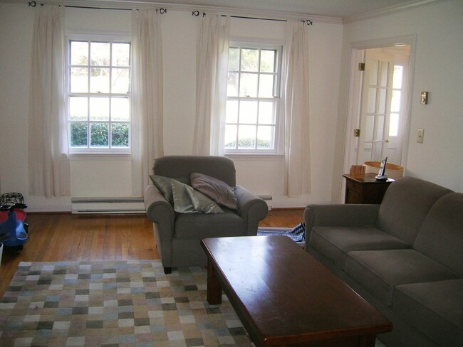 Photo - 211 Surrey Rd