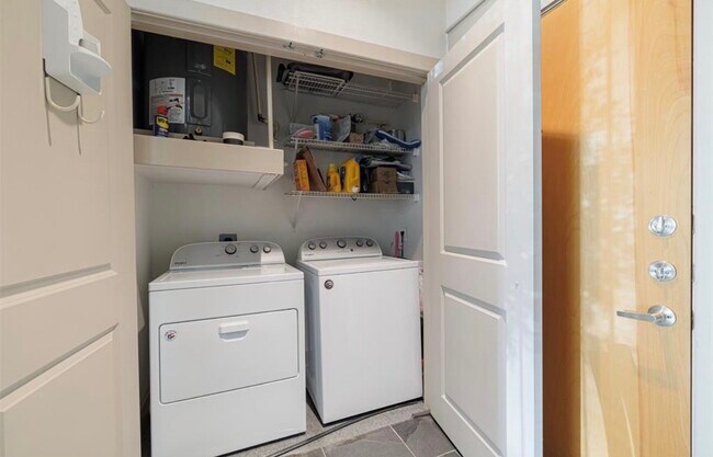 Building Photo - 1901 Post Oak Blvd Unit 1116