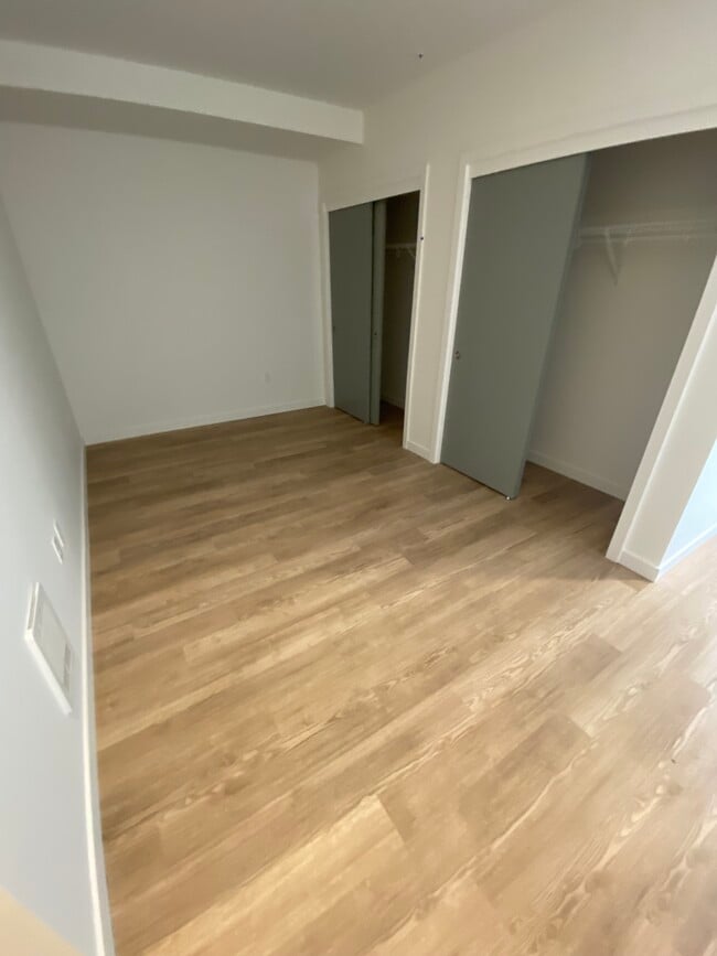 Open 1 BD, 1 BA - 498SF Bedroom - Proctor Flats