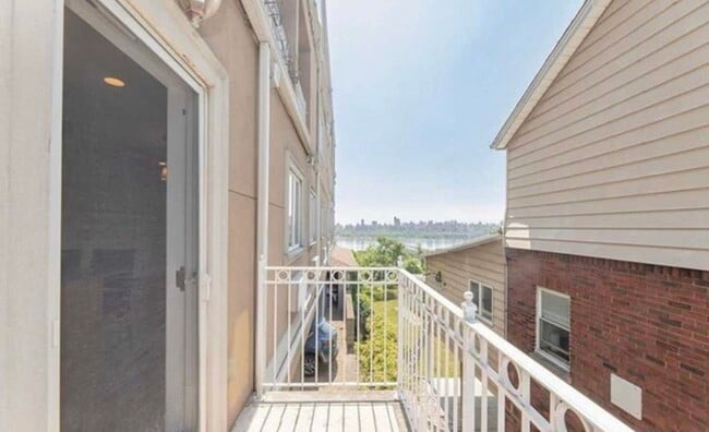 Building Photo - 196 Cedar St Unit 2A Rental