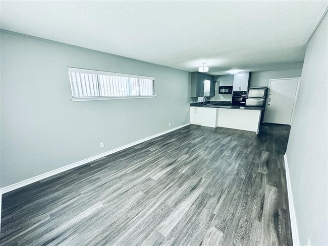 Photo - 601 W 11th St Unit 121