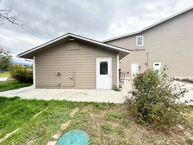 Photo - 529 W River Rd Unidad 529 West River Road Apartment #B