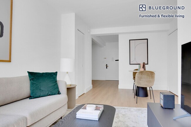 Photo - 160 W 24th St Unidad FL12-ID804