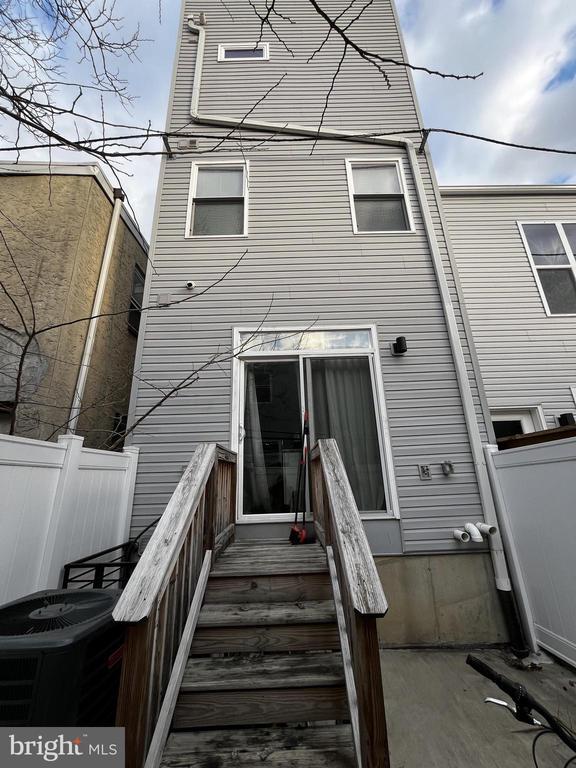 Building Photo - 1332 S 30th St Rental