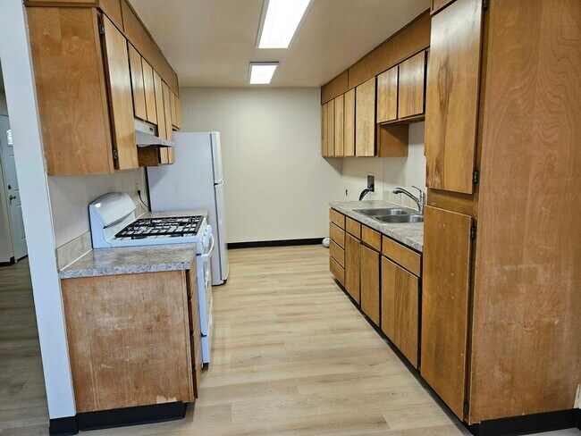 Photo - 2550 Lee St SE