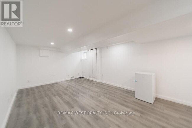 Photo - 975 Broadview Ave Unit Lower
