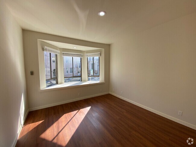 Building Photo - 1455 Leavenworth St Unit 205 Rental