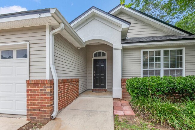 Photo - 2521 Heathrow Dr House