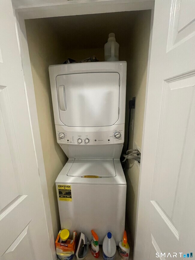 Photo - 345 Greenwich Ave Unidad 2