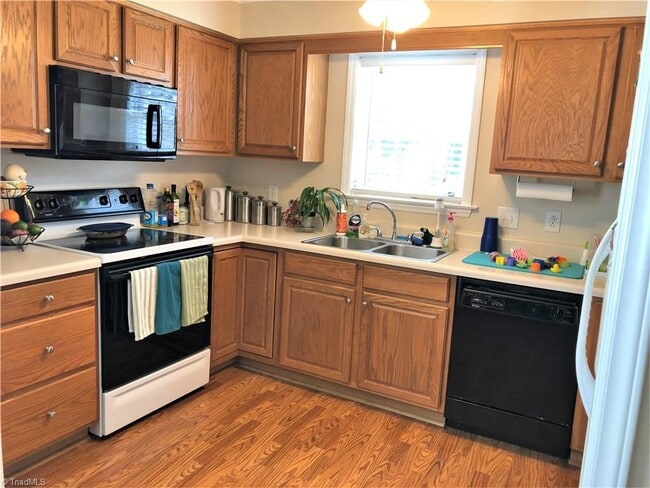 Photo - 5404 Whitley Way