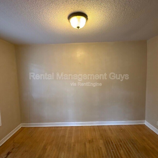 Photo - 65 George St E Unit 1