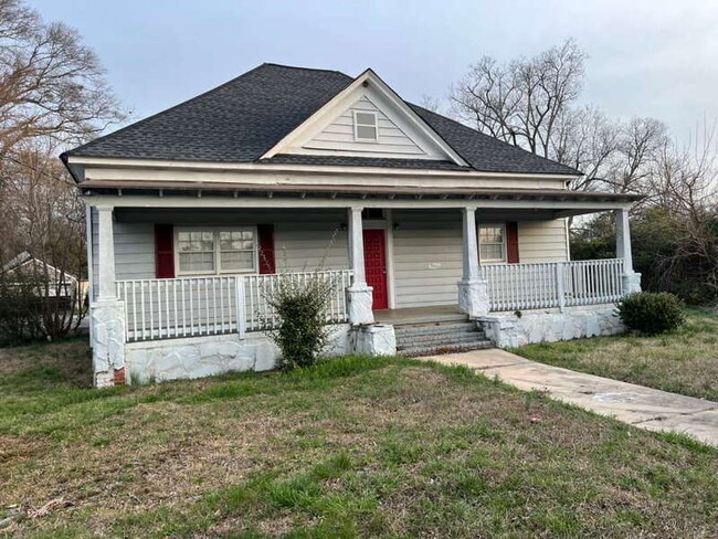 Photo - 747 E Broadway St