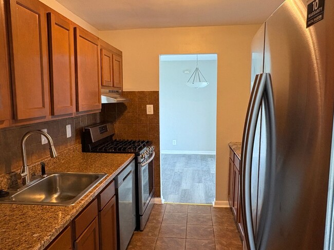 Building Photo - Spacious 3-Bedroom Apartment in Bladensbur... Unit 704