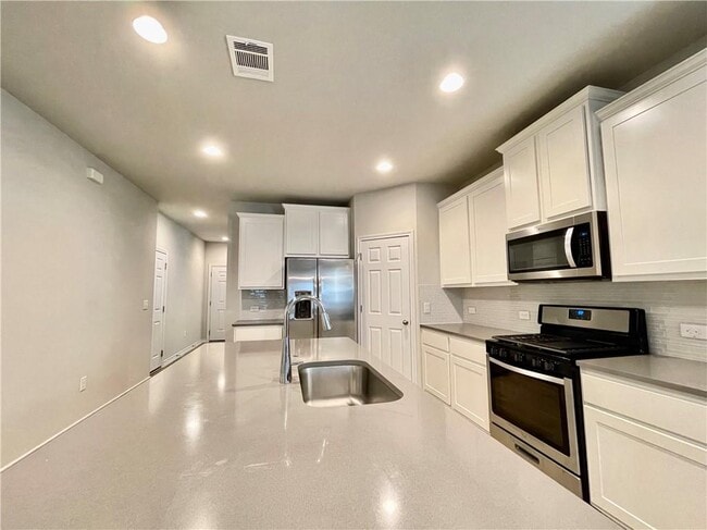 Photo - 7616 Leitrim Wy