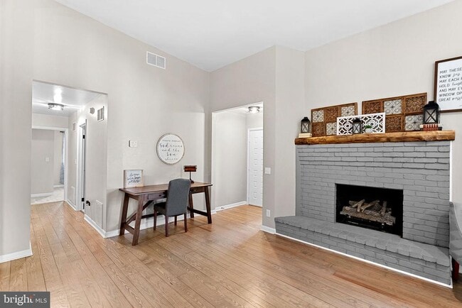 Photo - 862 Carrier Dr