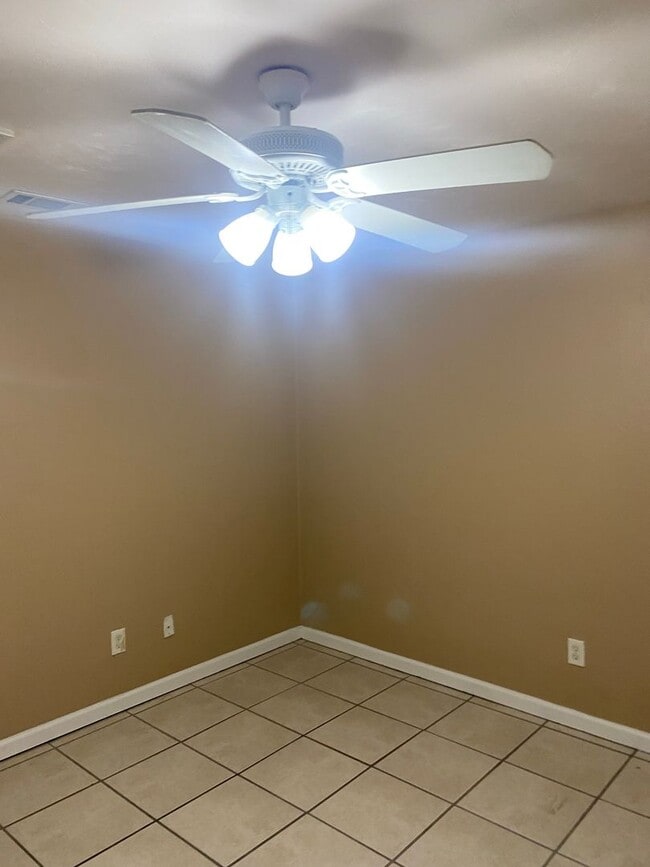 Photo - Spacious 1 Bedroom 1 Bathroom! Located Off Ocala Road.