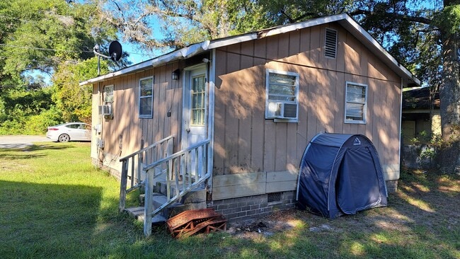 Photo - 126 Lewis St