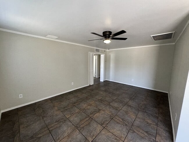 Photo - 5 Bedroom Near GCU