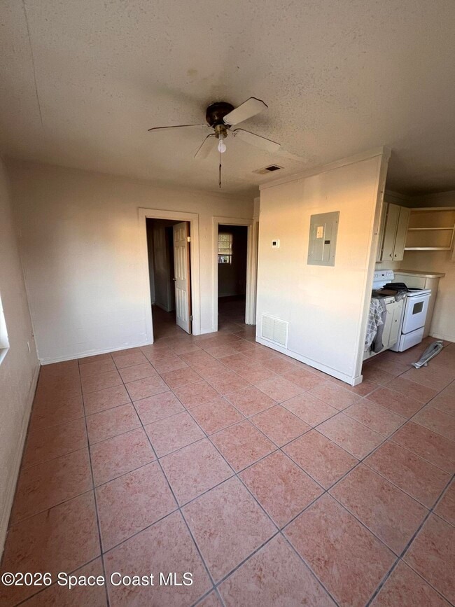 Photo - 808 Johnson St