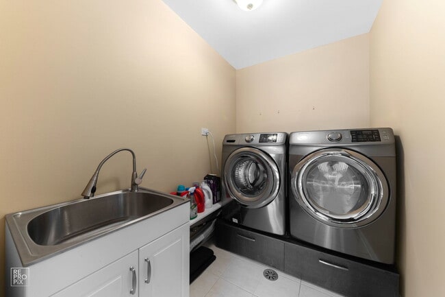 Photo - 15513 Whitehall Ln